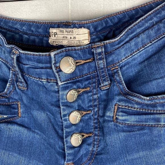 Free People button front jeans - Picture 5 of 8